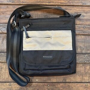 Sherpani Jag Crossbody Purse Shoulder Bag Black Tan Adjustable Strap